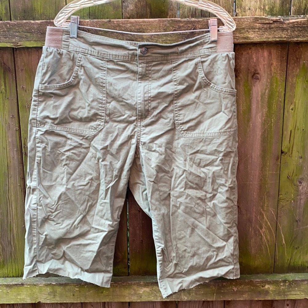 Basic Editions cut off shorts sz. L